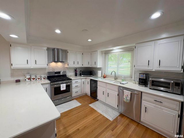 311 WHISPERING OAKS Drive, Germantown Hills, IL 61548