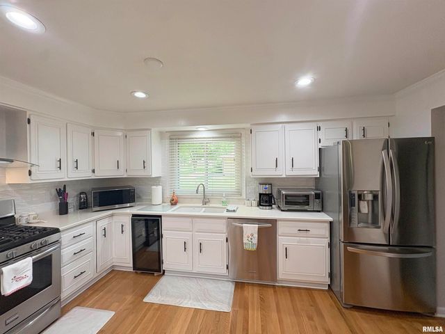 311 WHISPERING OAKS Drive, Germantown Hills, IL 61548