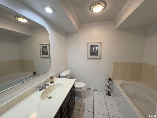 311 WHISPERING OAKS Drive, Germantown Hills, IL 61548