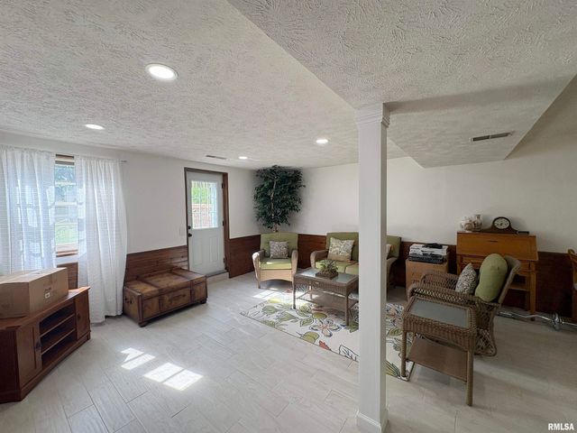 311 WHISPERING OAKS Drive, Germantown Hills, IL 61548