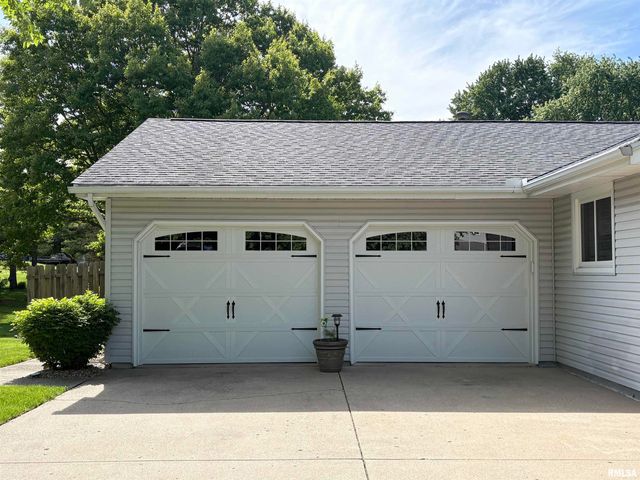 311 WHISPERING OAKS Drive, Germantown Hills, IL 61548