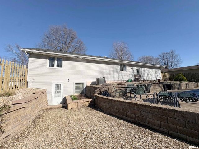 311 WHISPERING OAKS Drive, Germantown Hills, IL 61548