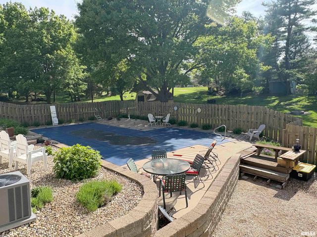311 WHISPERING OAKS Drive, Germantown Hills, IL 61548