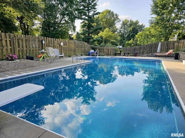 311 WHISPERING OAKS Drive, Germantown Hills, IL 61548