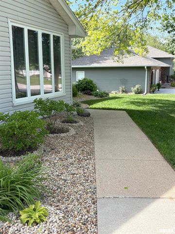 311 WHISPERING OAKS Drive, Germantown Hills, IL 61548
