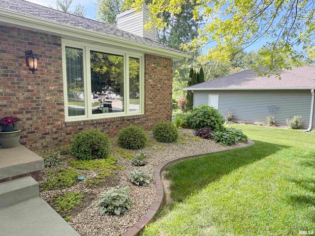 311 WHISPERING OAKS Drive, Germantown Hills, IL 61548
