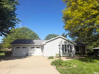 311 WHISPERING OAKS Drive, Germantown Hills, IL 61548
