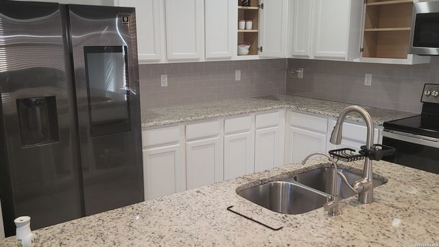 10335 midsummer, Converse, TX 78109