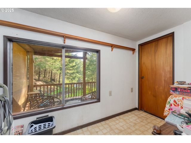 4868 UMPQUA HIGHWAY 99, Drain, OR 97435