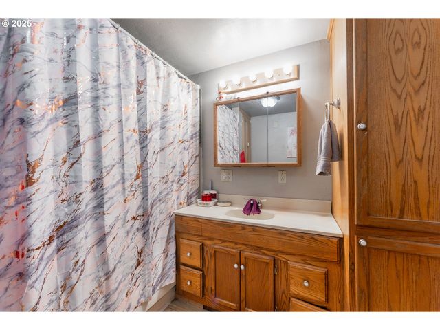 4868 UMPQUA HIGHWAY 99, Drain, OR 97435