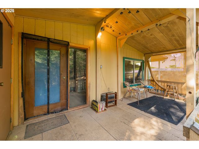 4868 UMPQUA HIGHWAY 99, Drain, OR 97435