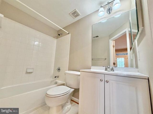 16325 FLOTSAM LN, Woodbridge, VA 22191