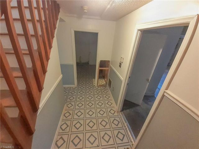 4605 Oak Park Drive, Pfafftown, NC 27040