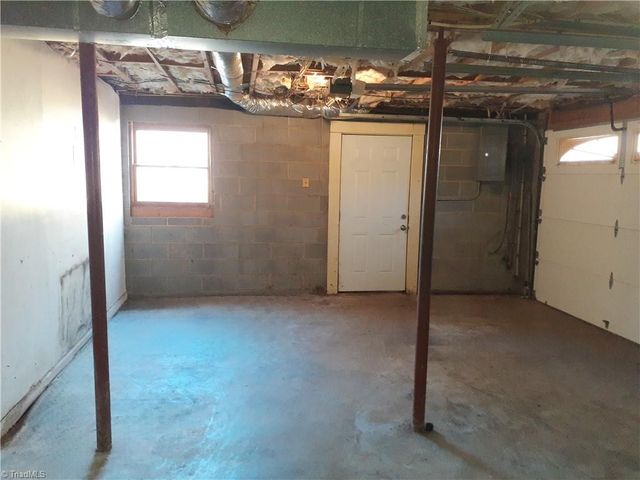 4605 Oak Park Drive, Pfafftown, NC 27040