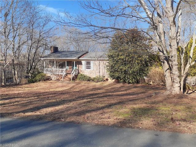 4605 Oak Park Drive, Pfafftown, NC 27040