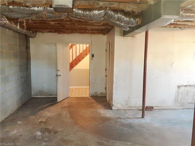 4605 Oak Park Drive, Pfafftown, NC 27040