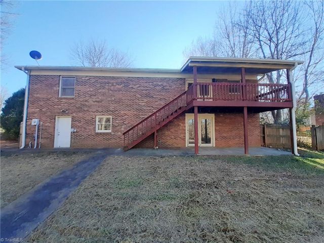 4605 Oak Park Drive, Pfafftown, NC 27040