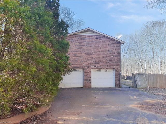 4605 Oak Park Drive, Pfafftown, NC 27040