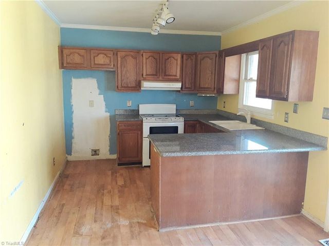 4605 Oak Park Drive, Pfafftown, NC 27040