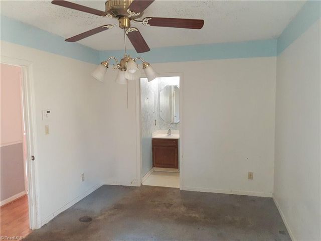 4605 Oak Park Drive, Pfafftown, NC 27040