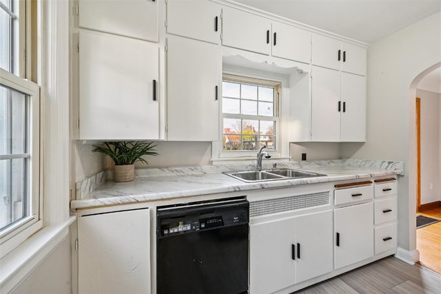 628 33rd Street NE, Cedar Rapids, IA 52402