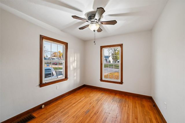 628 33rd Street NE, Cedar Rapids, IA 52402