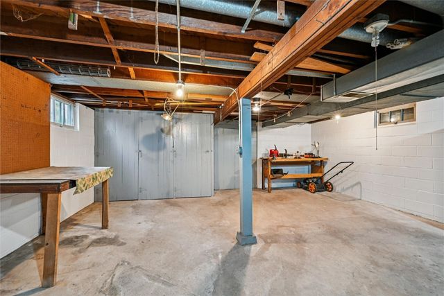 628 33rd Street NE, Cedar Rapids, IA 52402