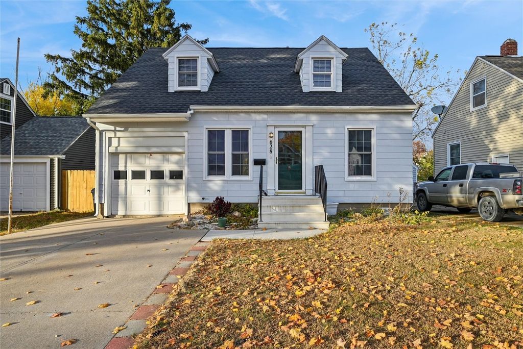 628 33rd Street NE, Cedar Rapids, IA 52402