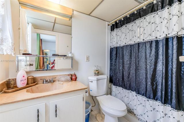 2840 Somerset Dr 207M, Lauderdale Lakes, FL 33311