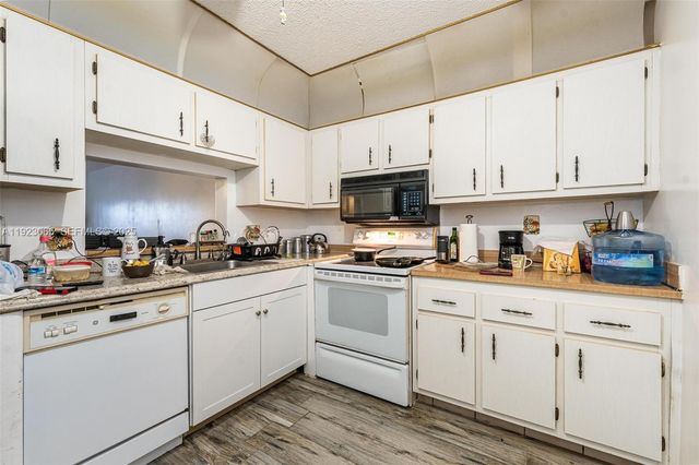 2840 Somerset Dr 207M, Lauderdale Lakes, FL 33311