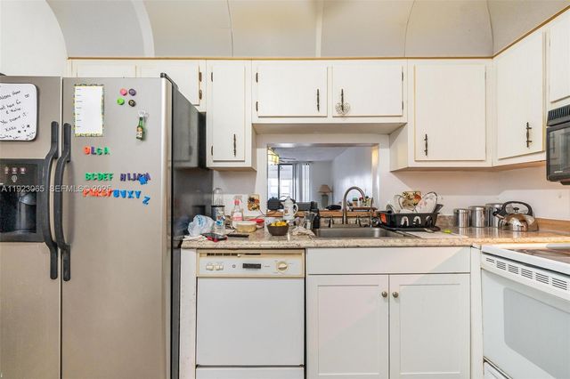 2840 Somerset Dr 207M, Lauderdale Lakes, FL 33311