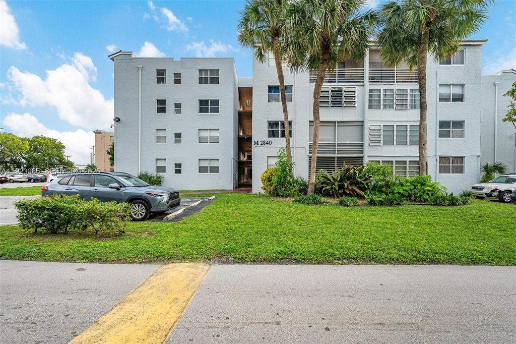 2840 Somerset Dr 207M, Lauderdale Lakes, FL 33311