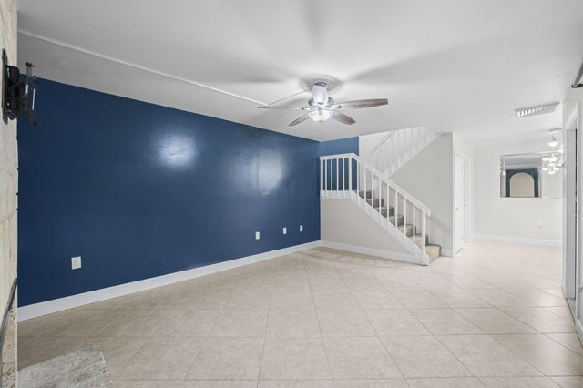 617 6th Lane, Palm Beach Gardens, FL 33418
