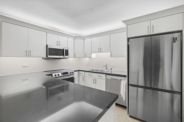 617 6th Lane, Palm Beach Gardens, FL 33418