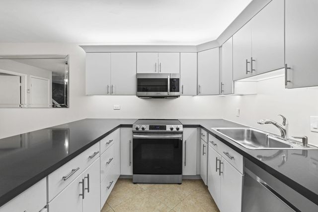 617 6th Lane, Palm Beach Gardens, FL 33418