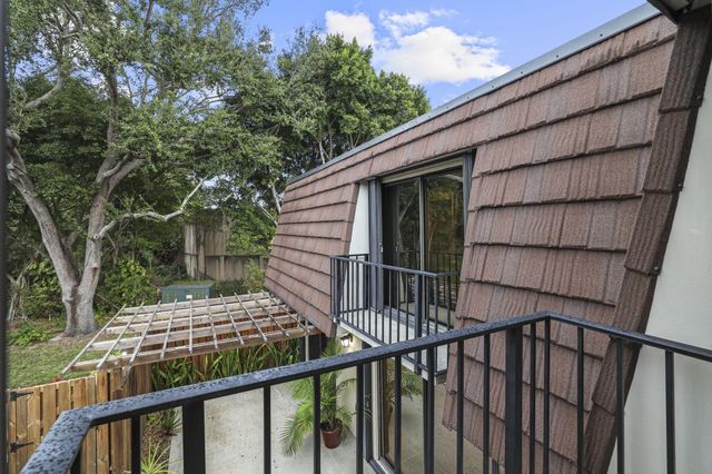 617 6th Lane, Palm Beach Gardens, FL 33418