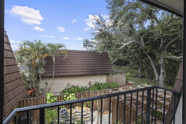 617 6th Lane, Palm Beach Gardens, FL 33418