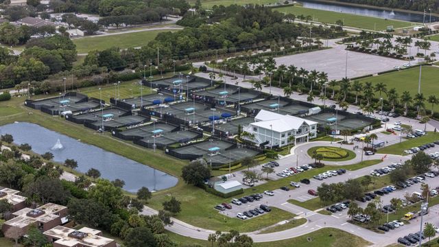 617 6th Lane, Palm Beach Gardens, FL 33418