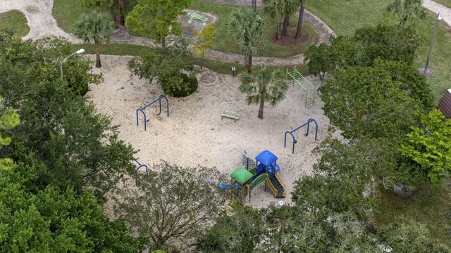 617 6th Lane, Palm Beach Gardens, FL 33418