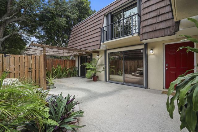 617 6th Lane, Palm Beach Gardens, FL 33418