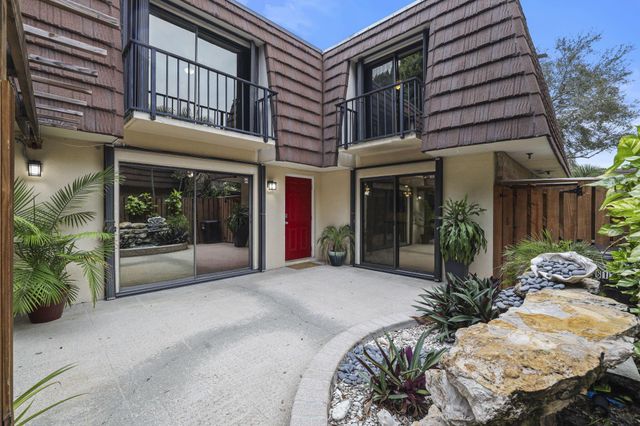 617 6th Lane, Palm Beach Gardens, FL 33418