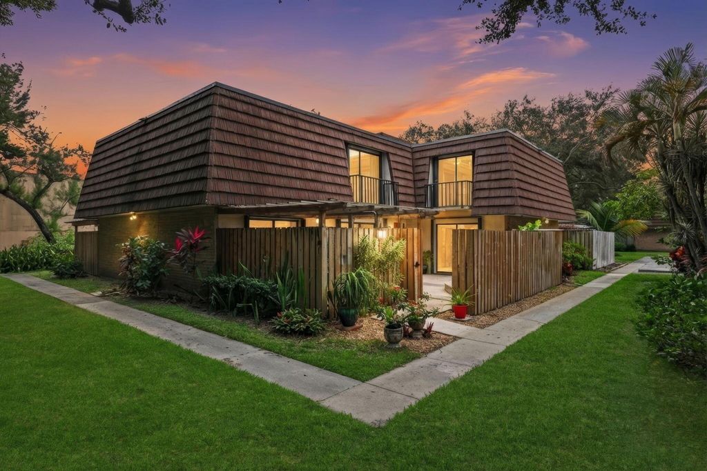 617 6th Lane, Palm Beach Gardens, FL 33418