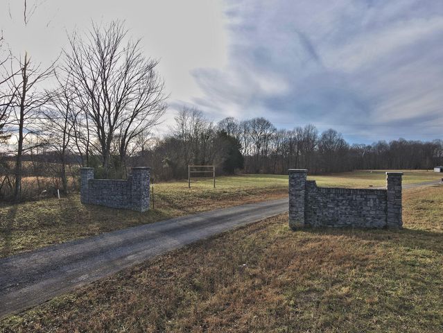 25 Piper Road, Russell Springs, KY 42642