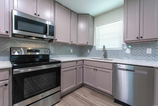 2103 Wright Avenue, Benton, AR 72019
