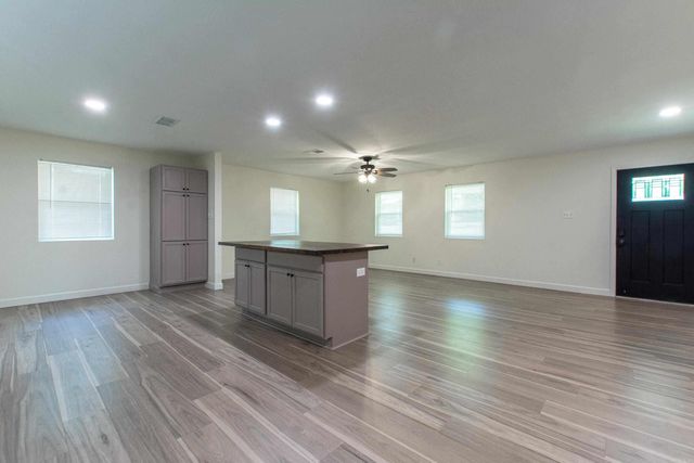 2103 Wright Avenue, Benton, AR 72019