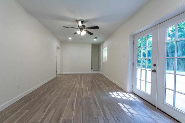 2103 Wright Avenue, Benton, AR 72019