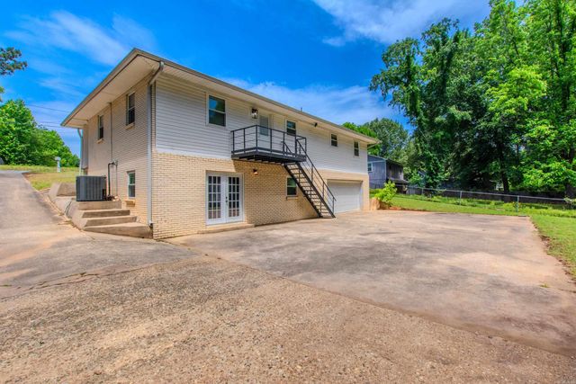 2103 Wright Avenue, Benton, AR 72019