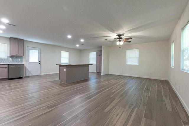 2103 Wright Avenue, Benton, AR 72019