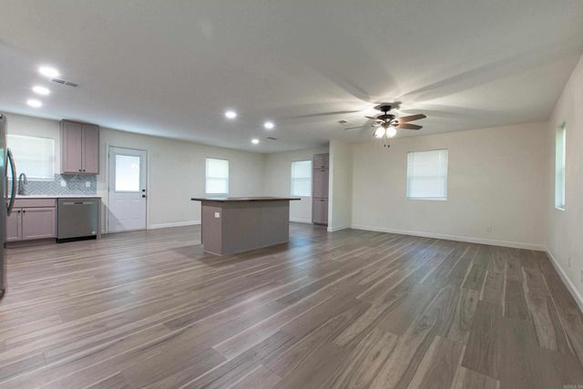 2103 Wright Avenue, Benton, AR 72019