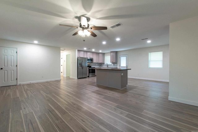 2103 Wright Avenue, Benton, AR 72019